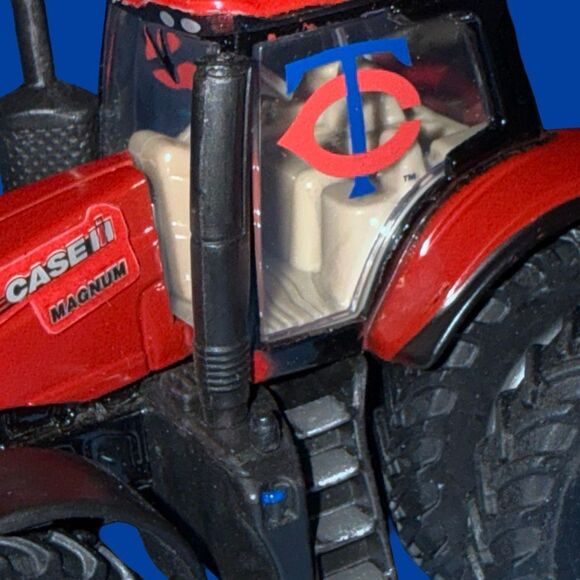 MN Twins ERTL Case IH AFS Connect Magnum 310 Front & Rear Duals Tractor 1:64 A2 - Picture 4 of 11